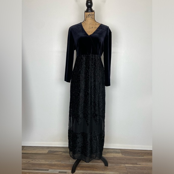 Carole Little Dresses & Skirts - Carole Little Bourn Out Velvet Maxi Dress 10‎ Black Long Sleeves Whimsigoth USA